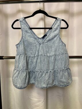 GAP women’s Light Wash Denim-Style sleeveless Tiered top small